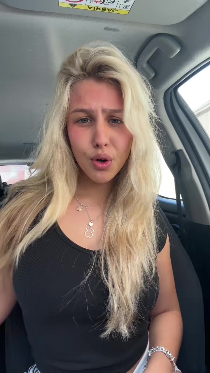 @jjuliacanaless
