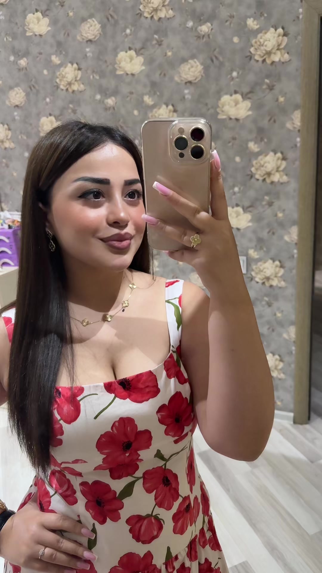 @&Ccedil;inarə Aşurova