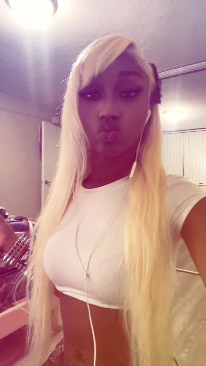 @1THICCNUGGET 👩🏾&zwj;❤️&zwj;💋&zwj;👩🏾