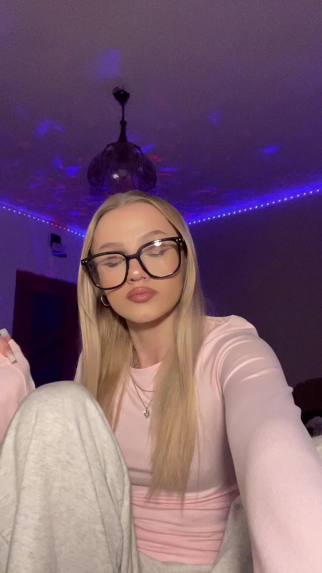 @czikinagets