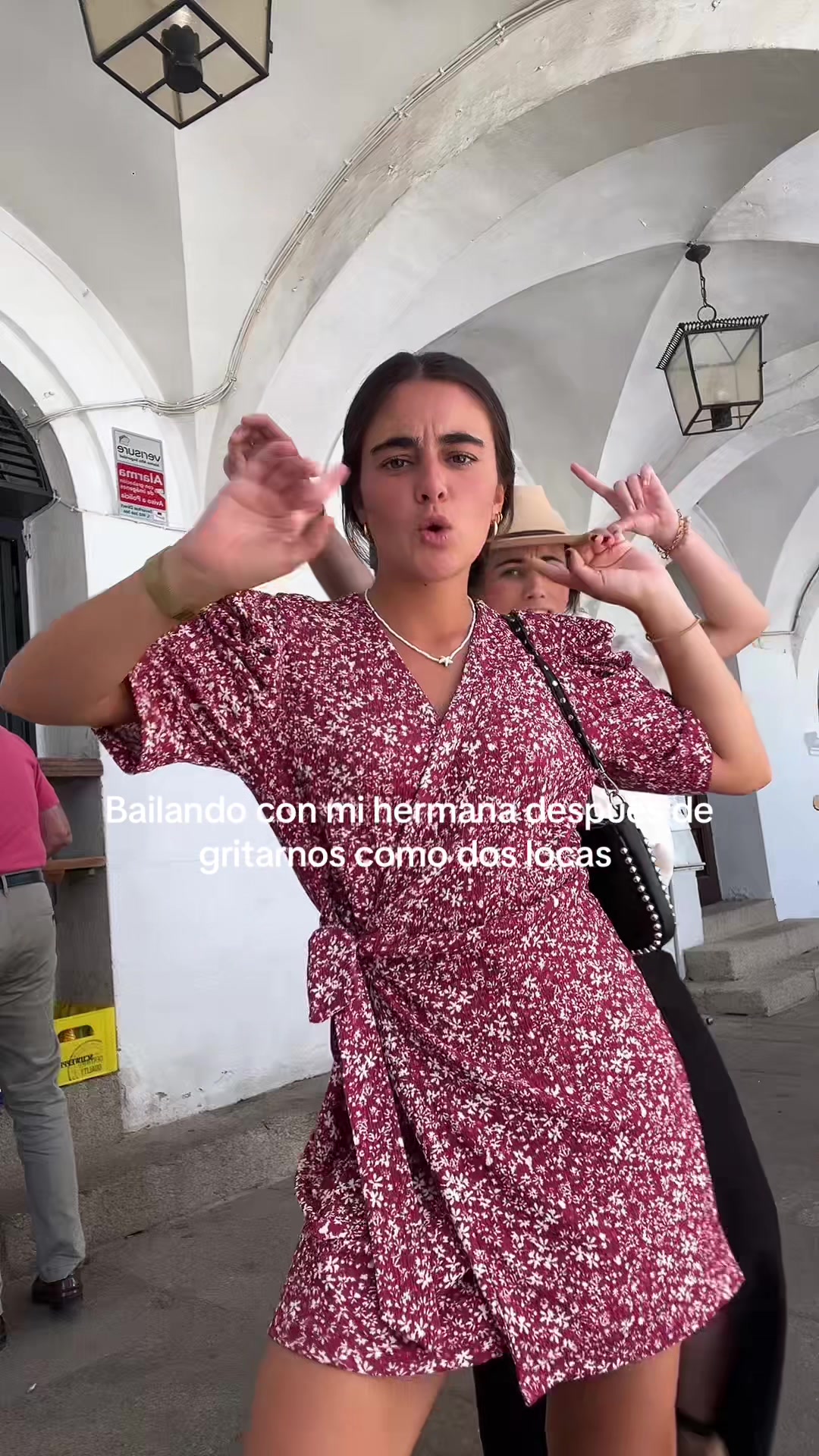 @elenaluugo