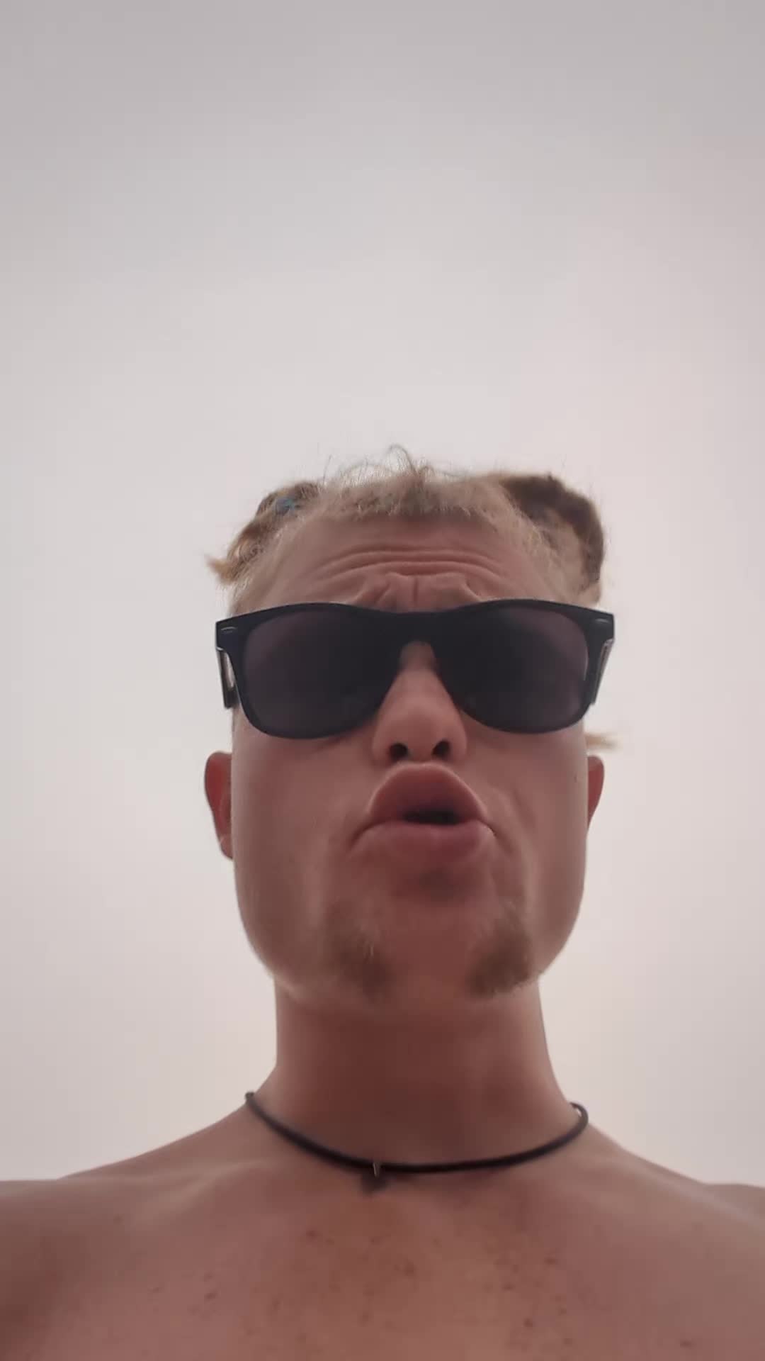@Frenchy | music vlogger