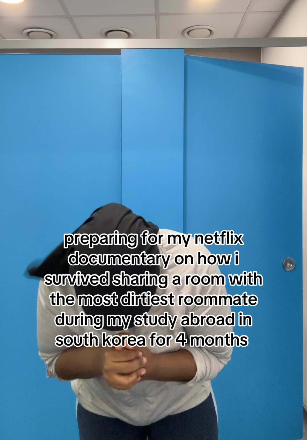 @<33
