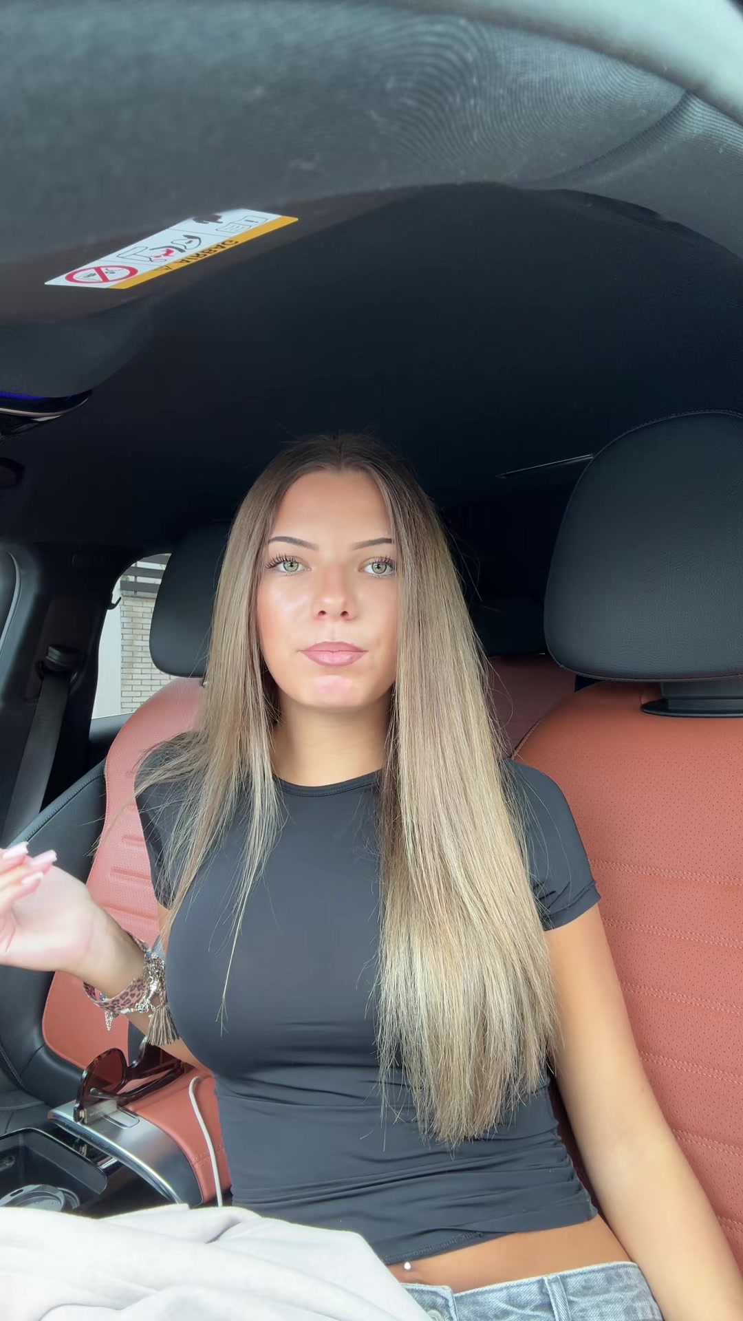 @Anicka