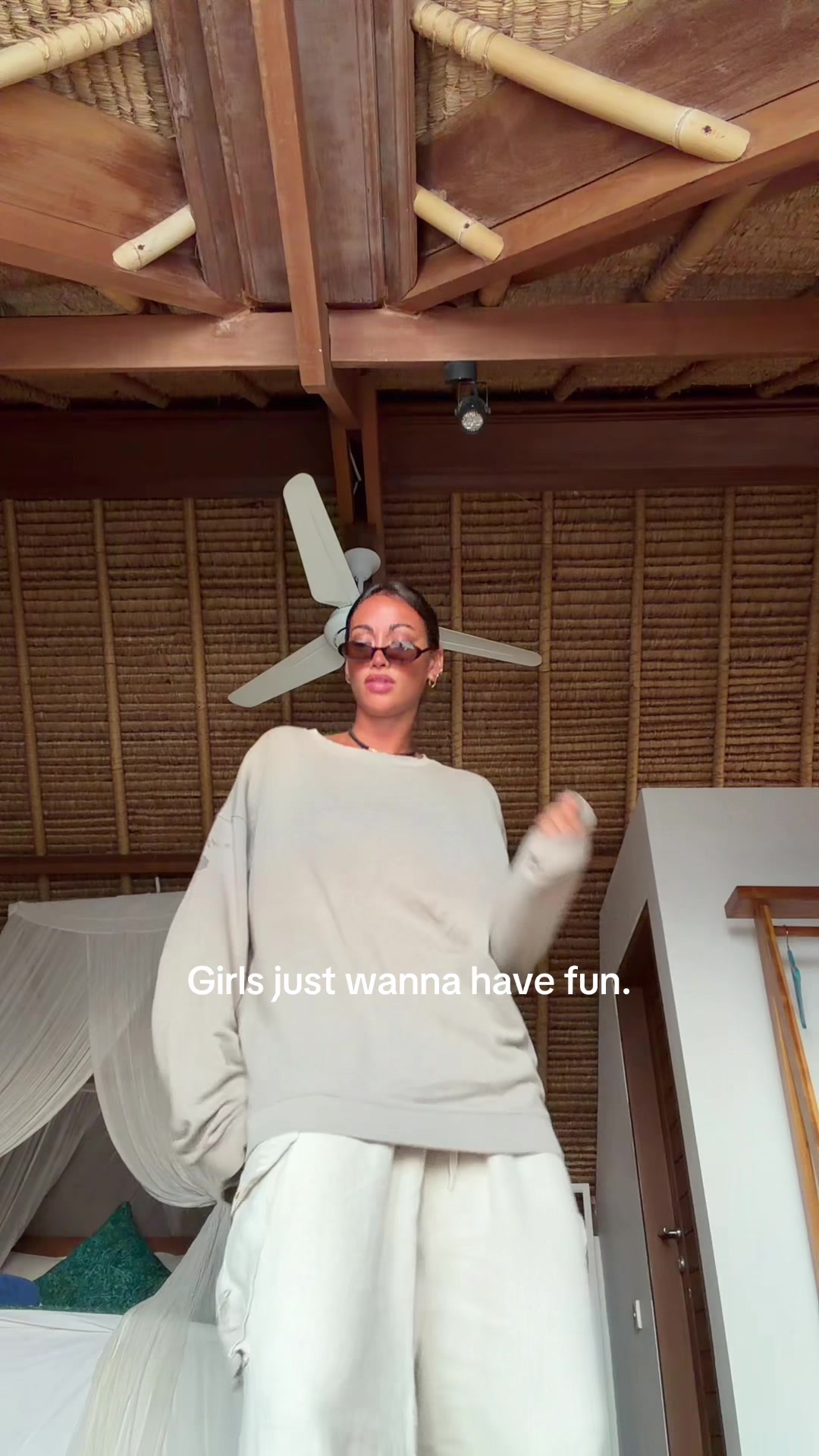 @LIA MIZRAHI
