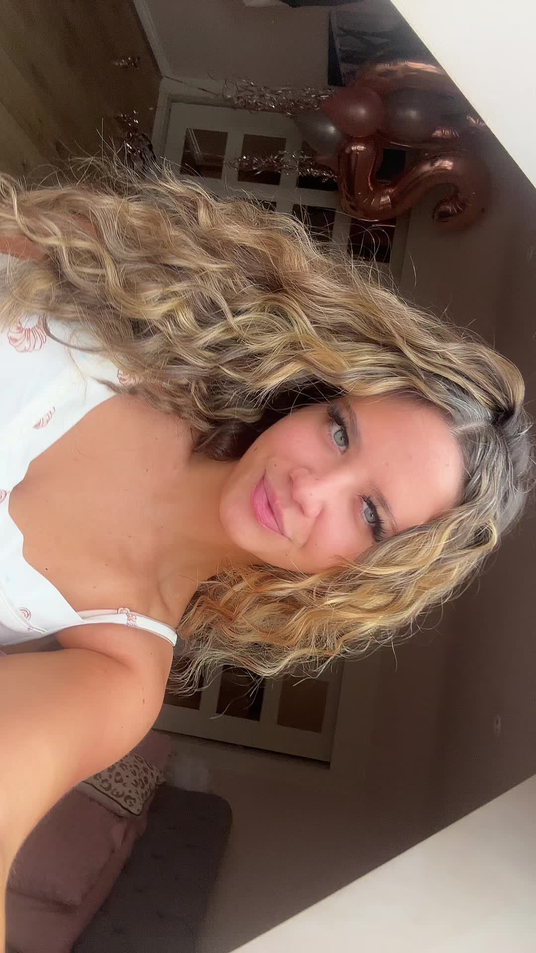 @naomibr0wn
