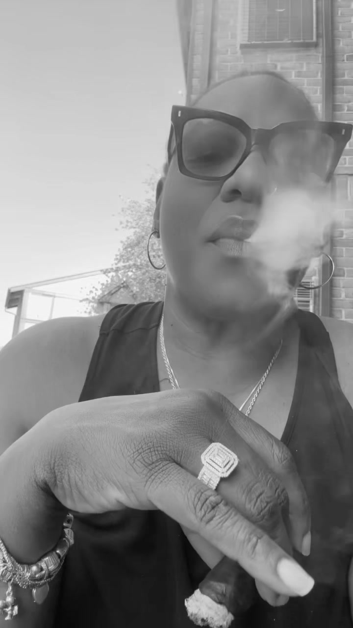 @MaxxSmokesCigars