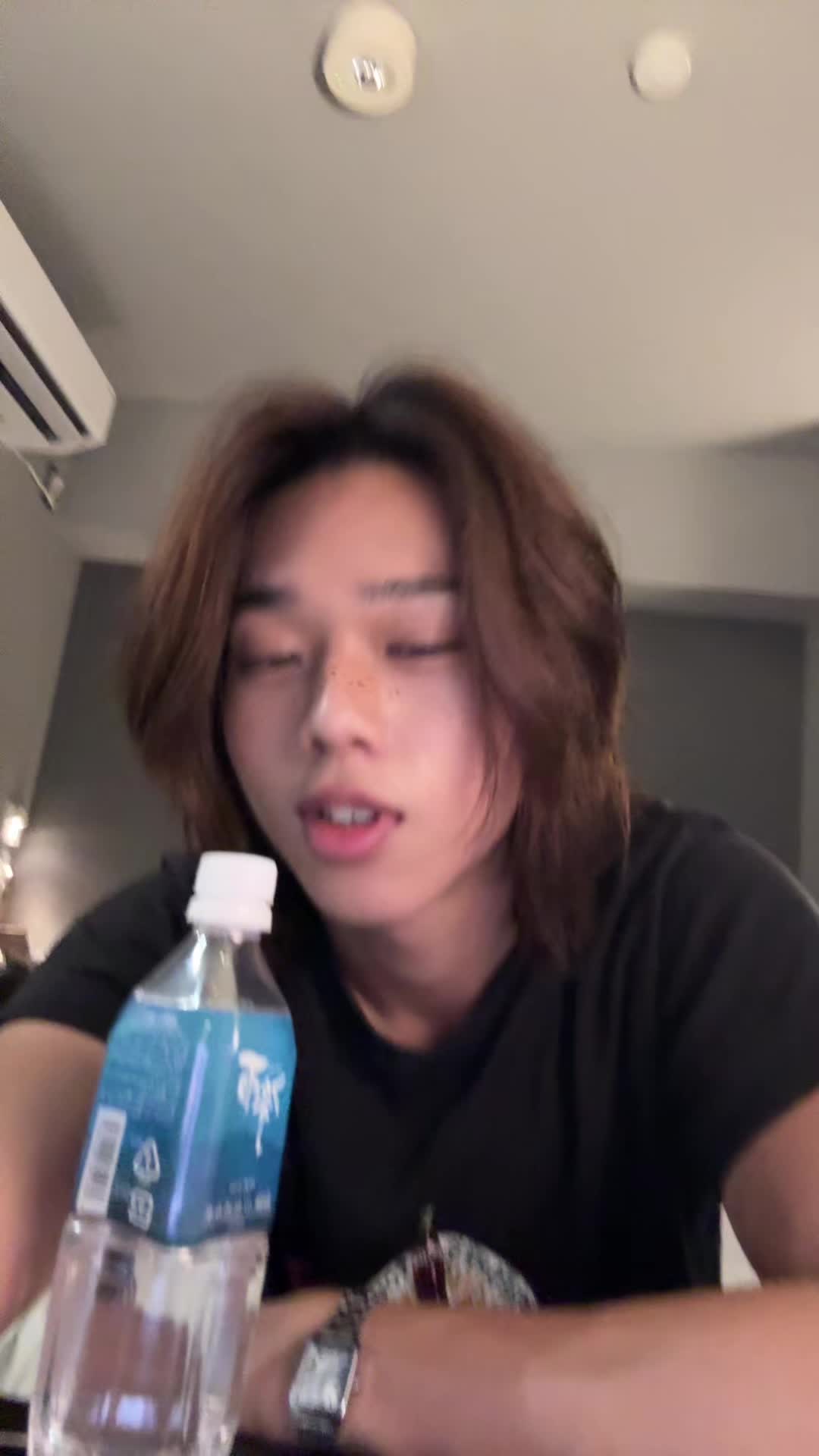 @leona