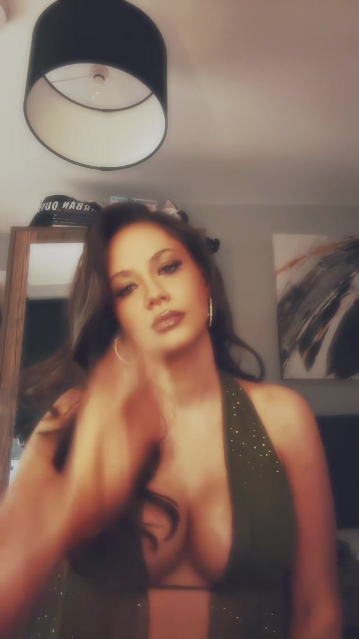 @naomibr0wn