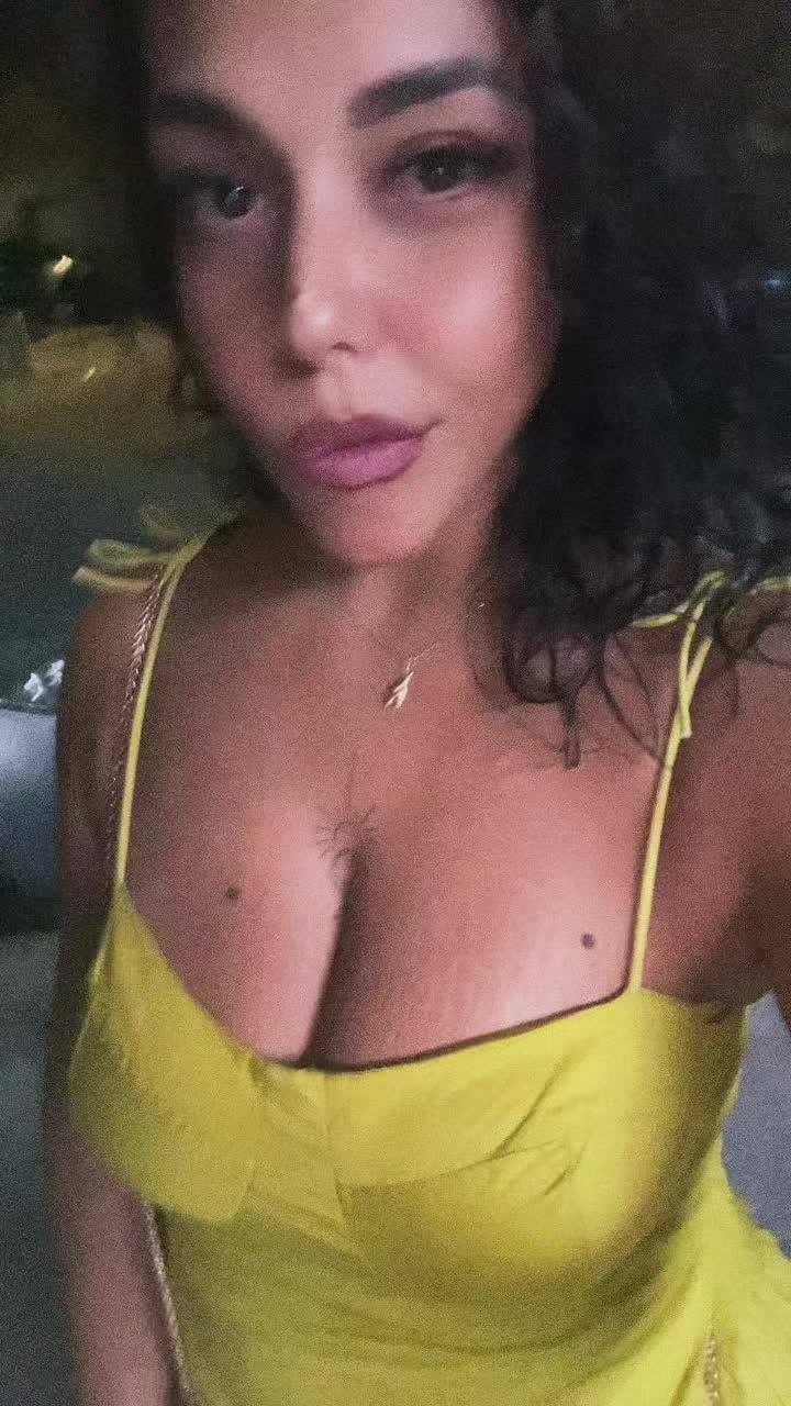 @R____ella