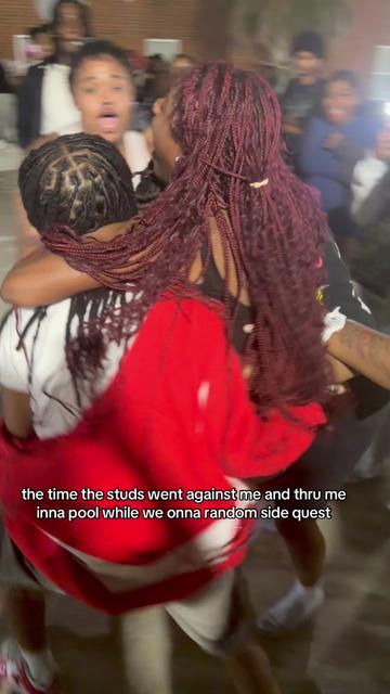 @👩🏾&zwj;❤️&zwj;💋&zwj;👩🏽