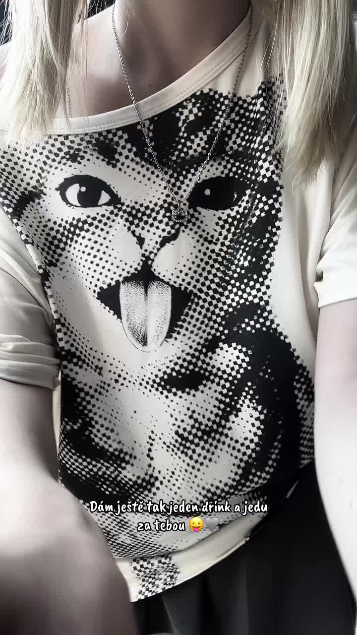 @𝐿𝒾𝓋𝒾𝓃𝑔 𝒹𝑜𝓁𝓁 🐇