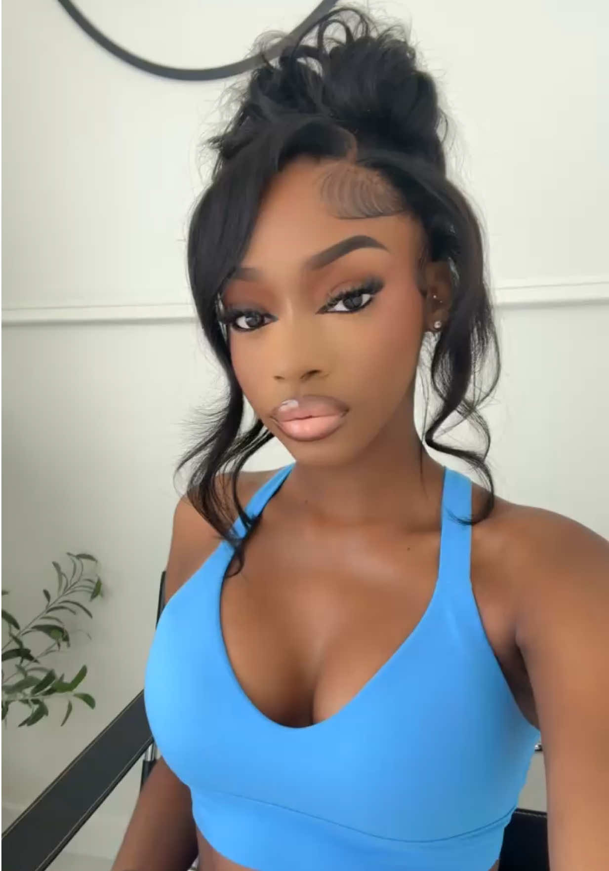 @luhneeezzy