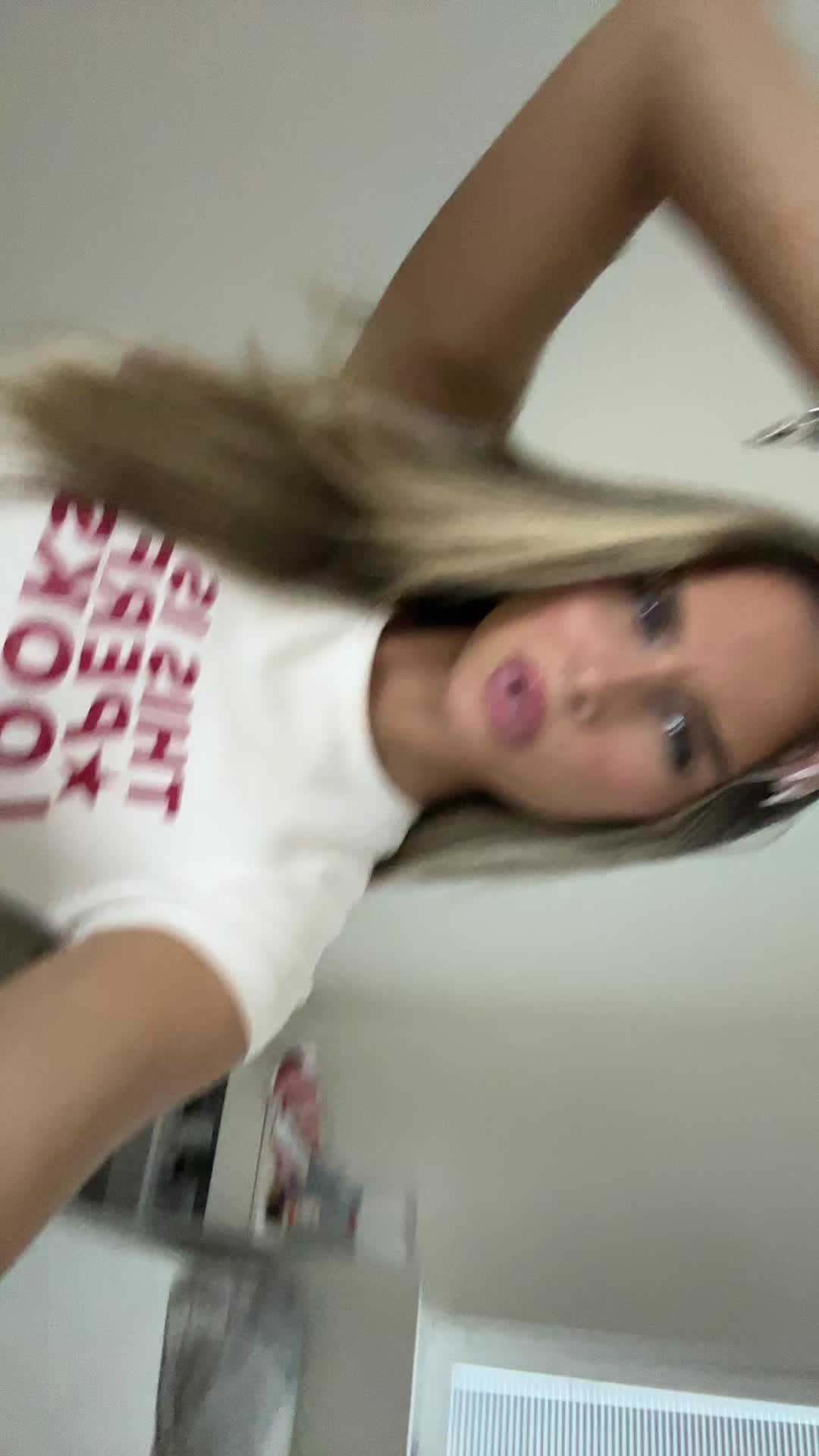 @<33