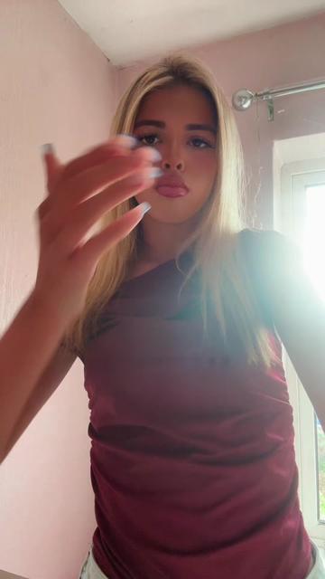 @𝐋𝐈𝐋𝐘👸⚜️✝️