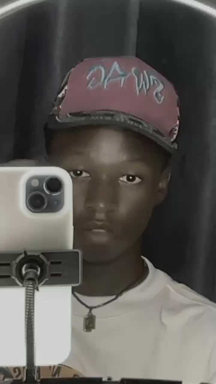 @DEESMILE 🤣🤣
