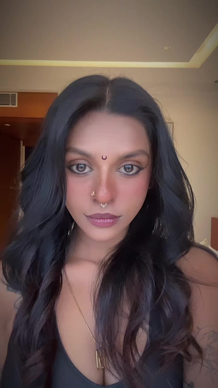 @the.bindi.bitch