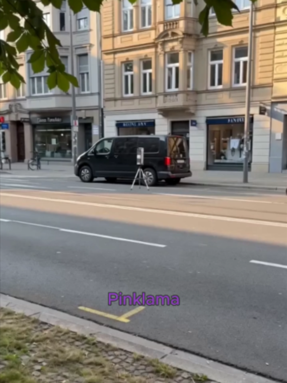 @pinklama