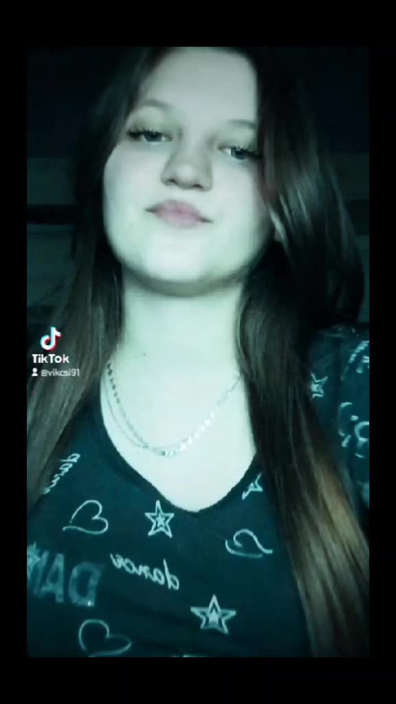 @Vikcsi🖤