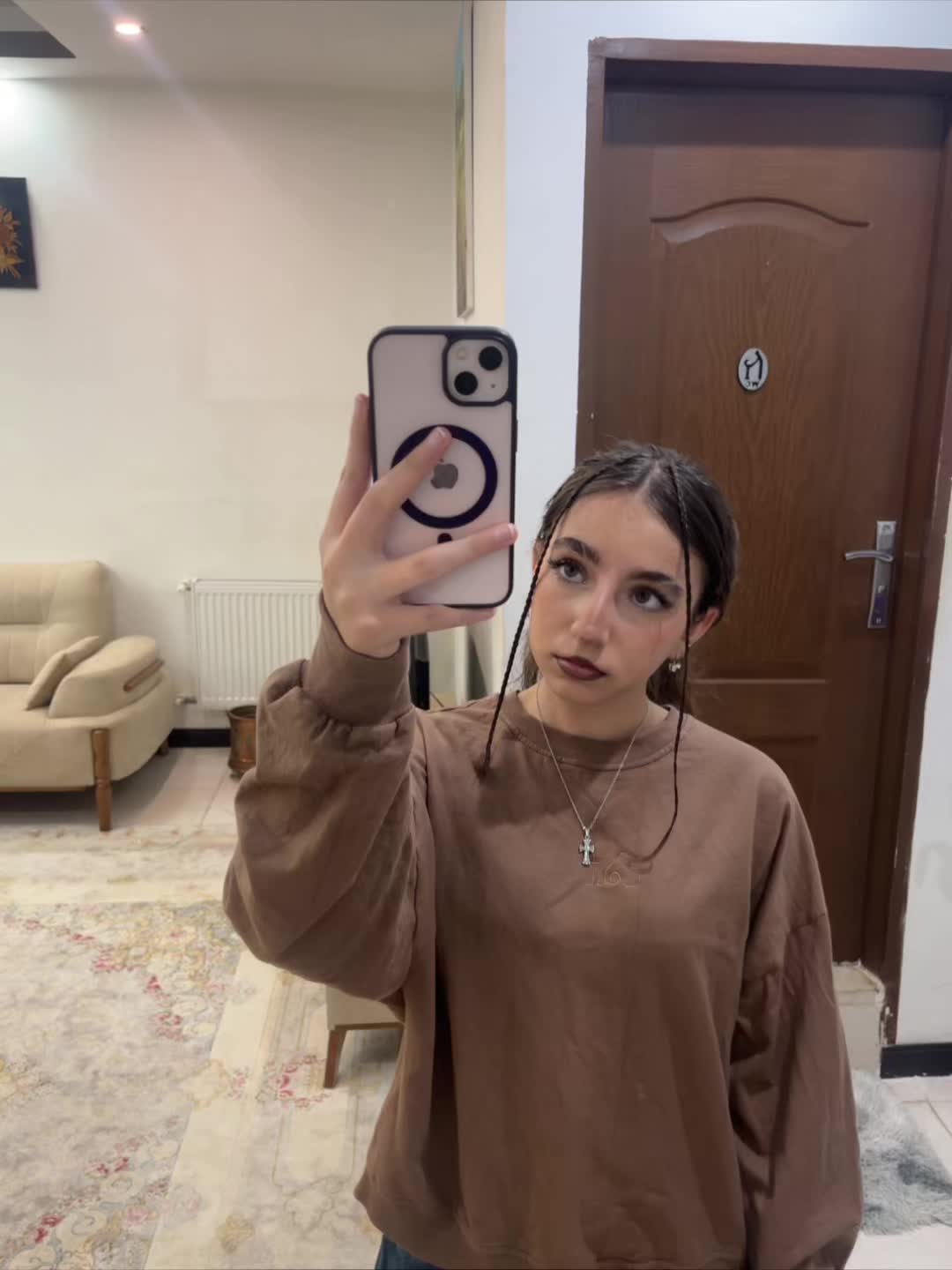 @𝐅𝐚𝐫𝐢💘