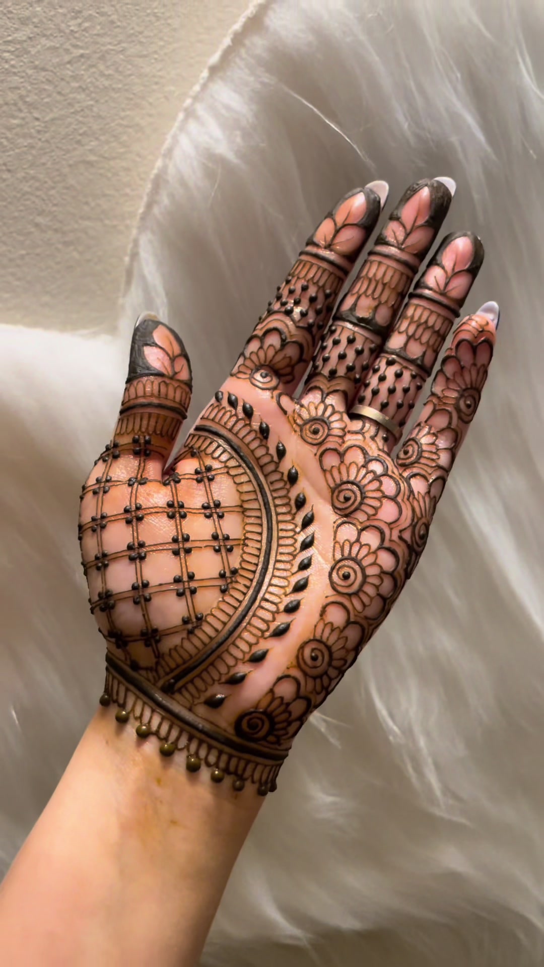 @charmsofmehandi