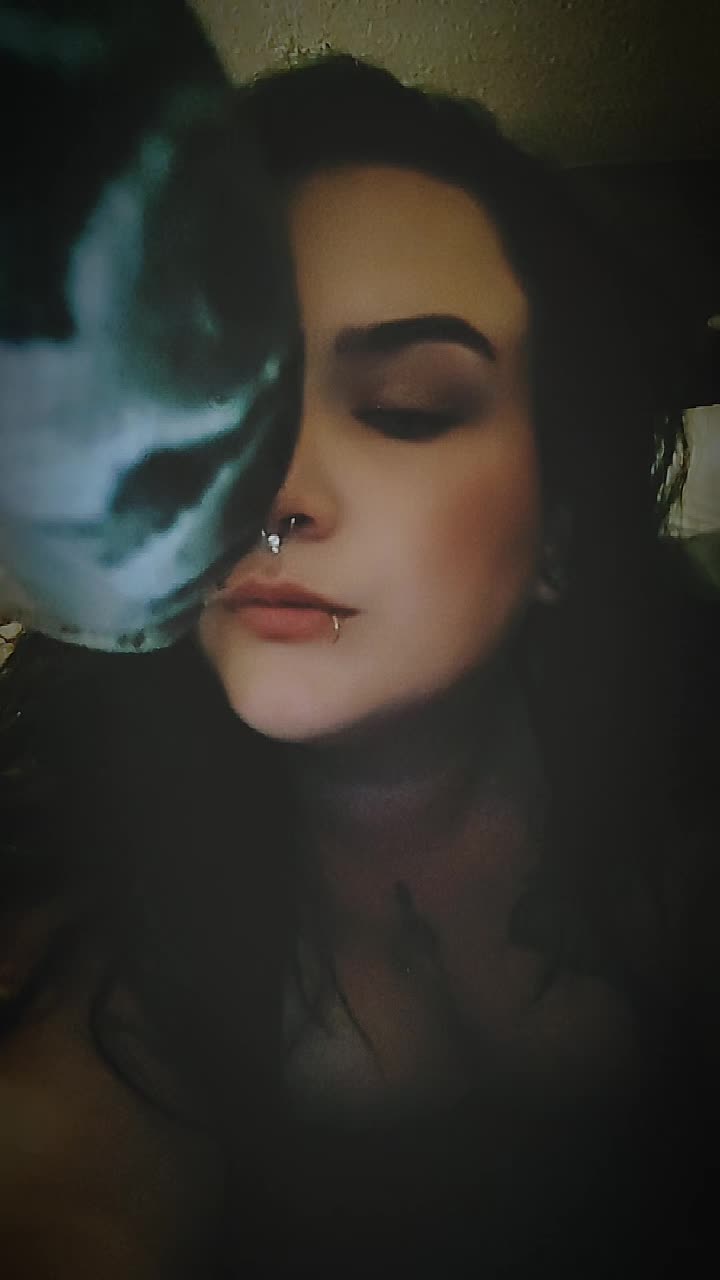 @(　・`&omega;・&acute;)👁👄👁(　・`&omega;・&acute;)