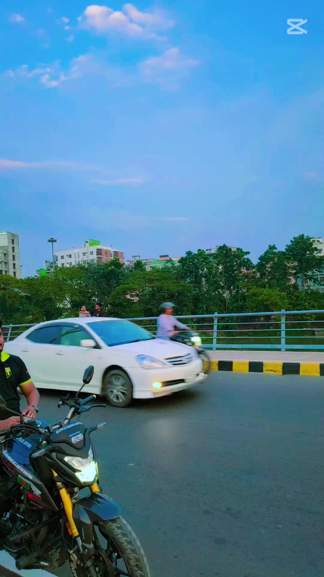 @অভিযাত্রিক