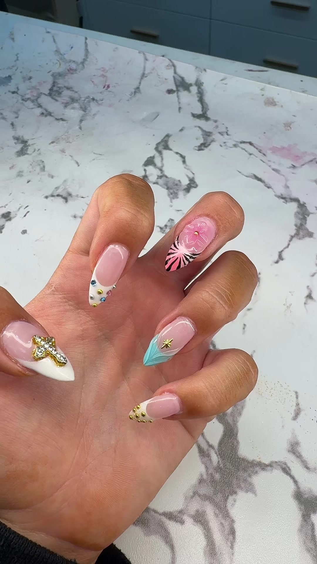 @blue sky nails del mar