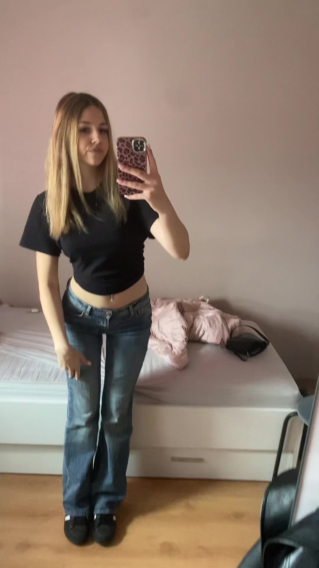 @𝒩