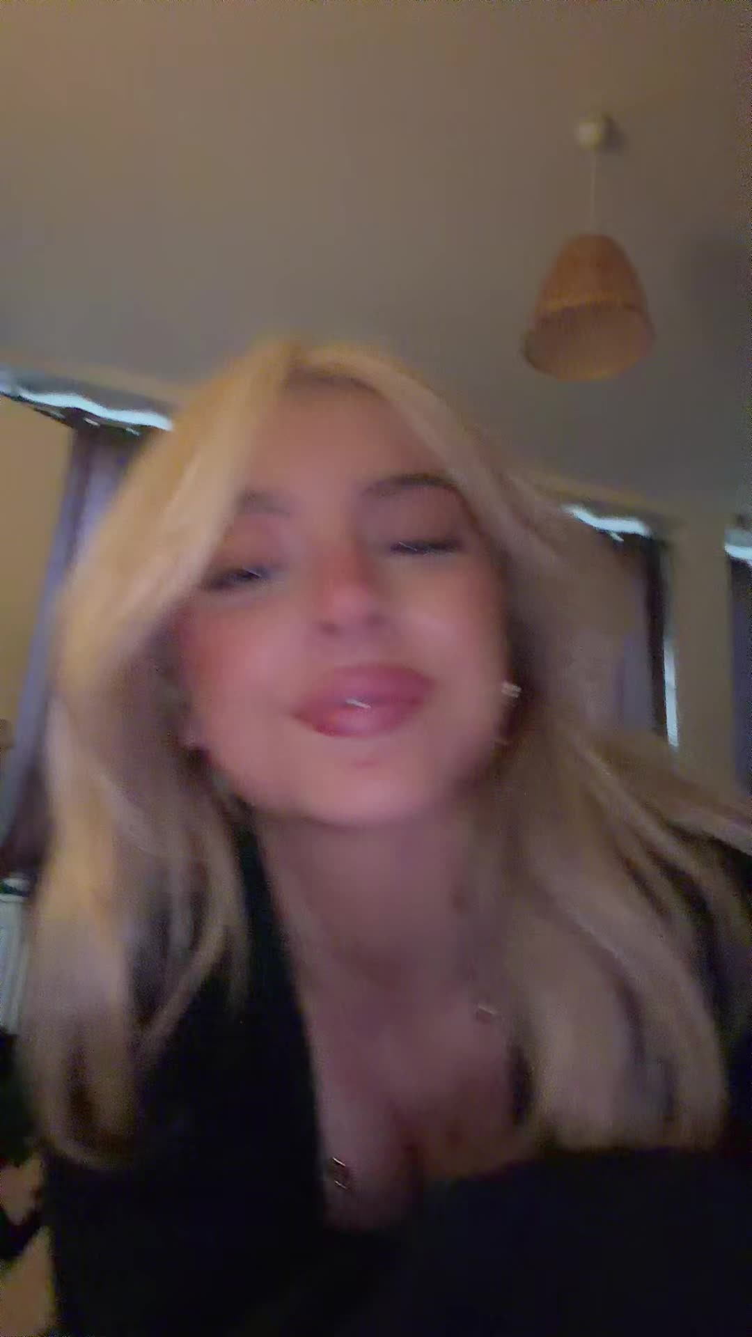 @lolapolicand___