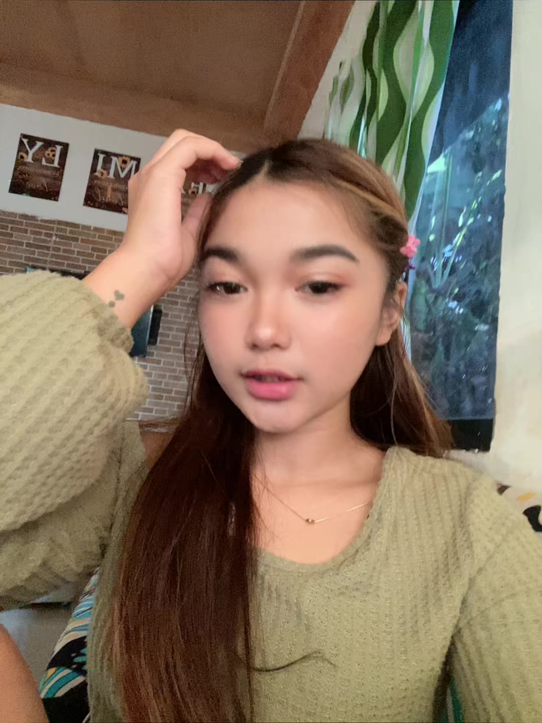 @thisishyacinth