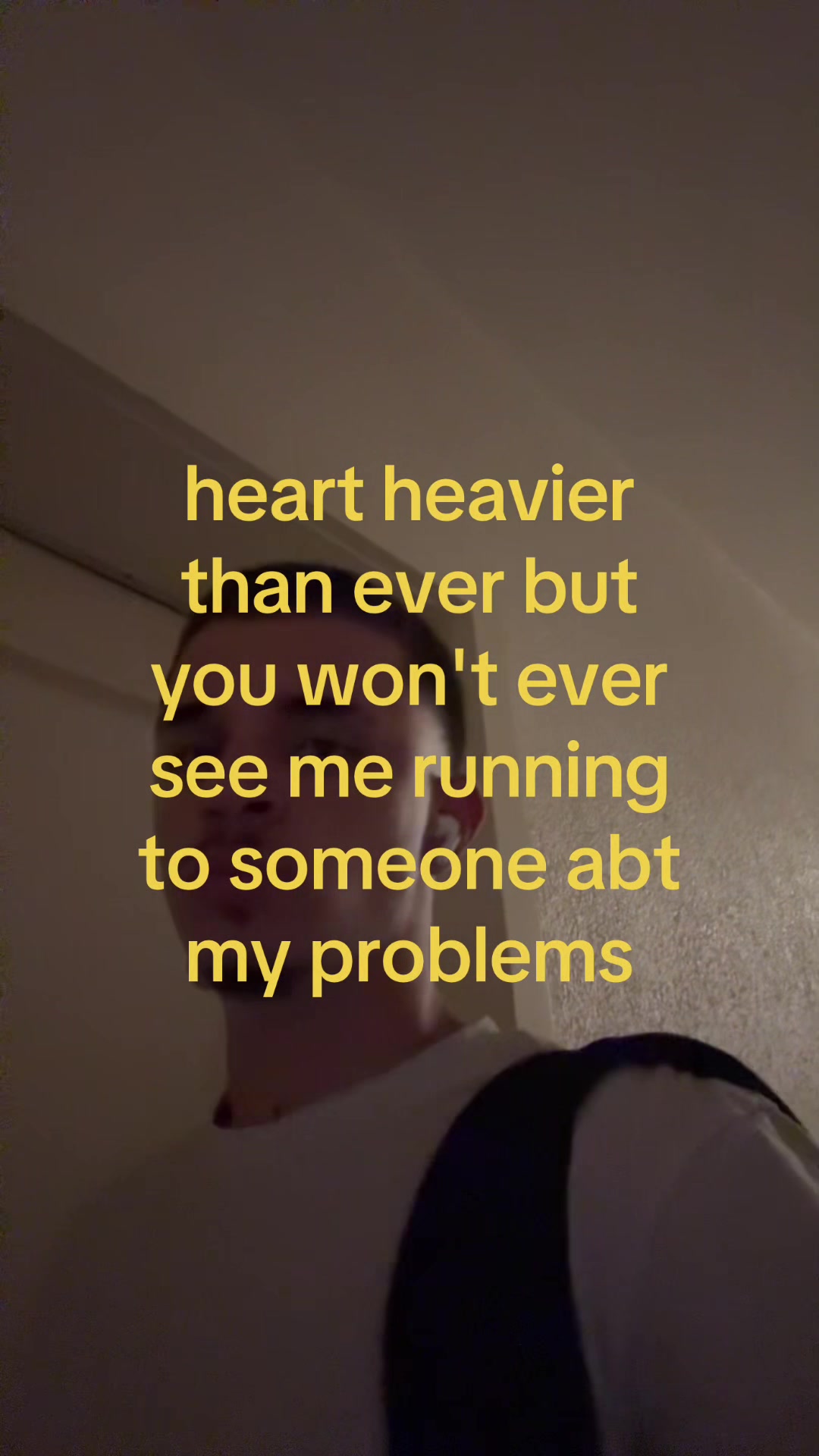 @￴