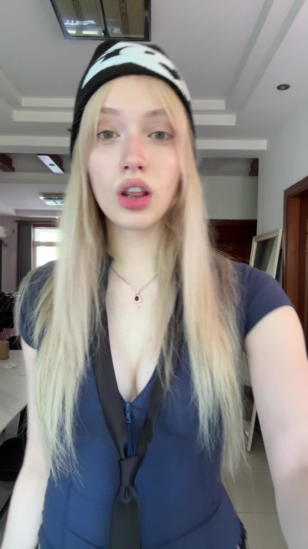 @MarisaLeona_