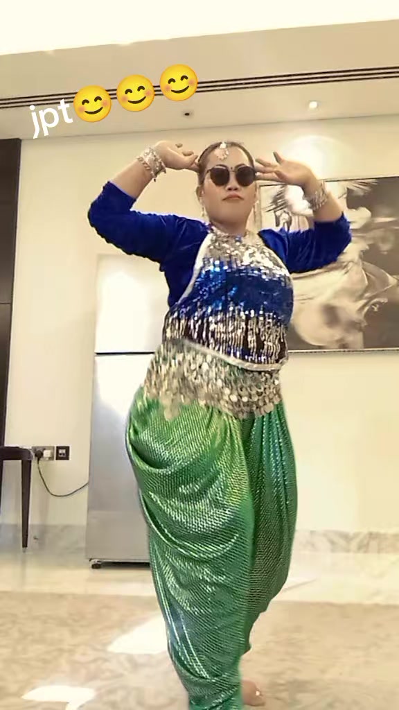 @❤ अनुष्मा भ्लोन ❤️