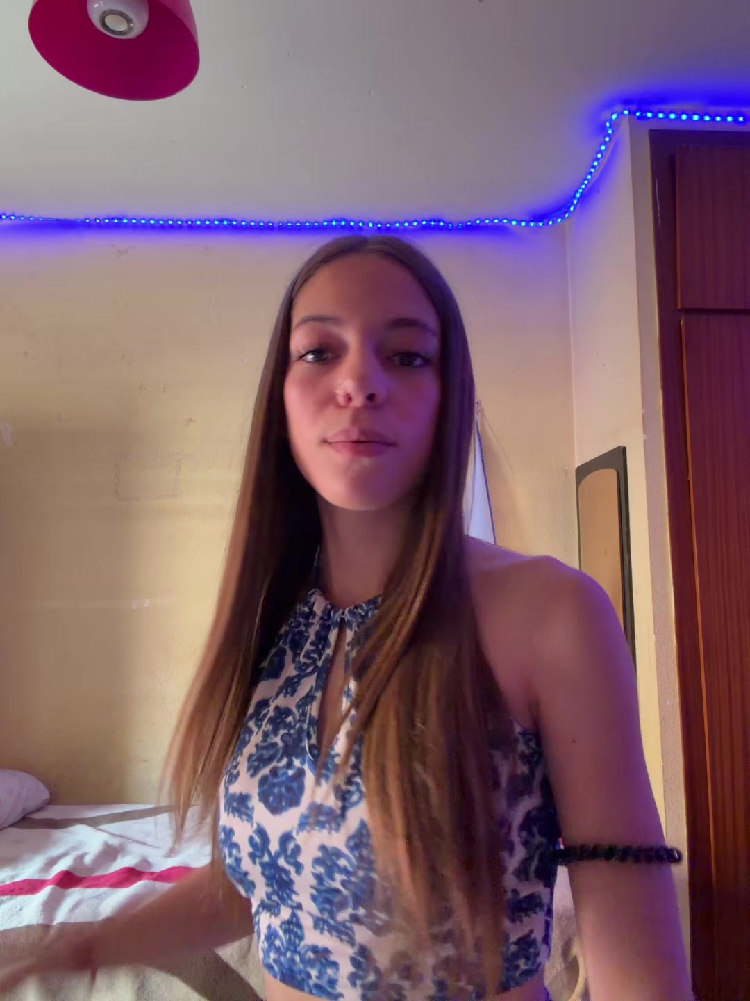 @Ahinaritaa_
