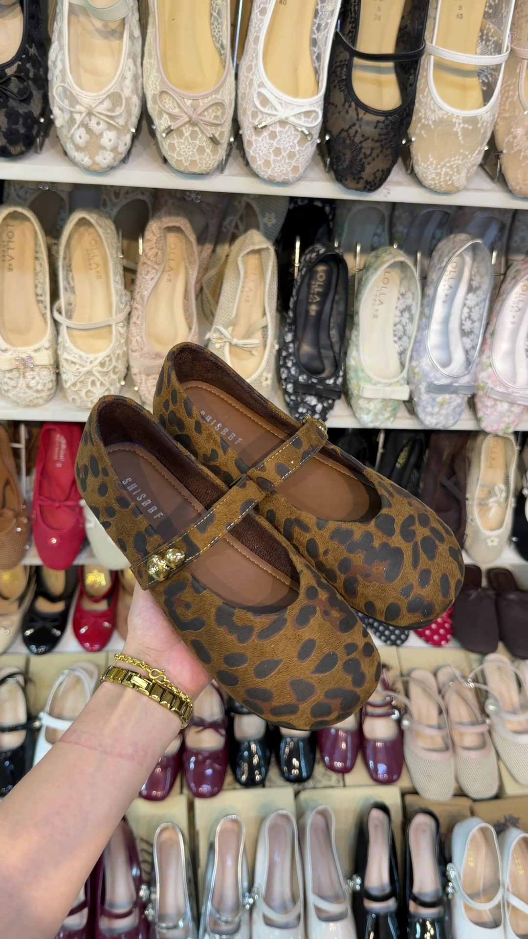 @MHK Footwear (တာချီလိတ်မြို့)