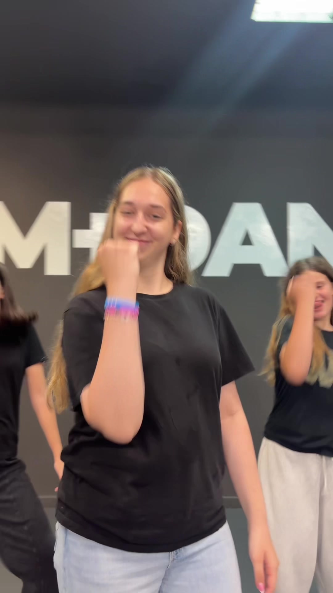 @M-dance.si