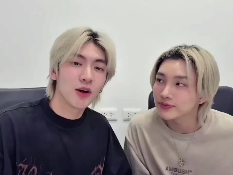 @มอมอบอนอ