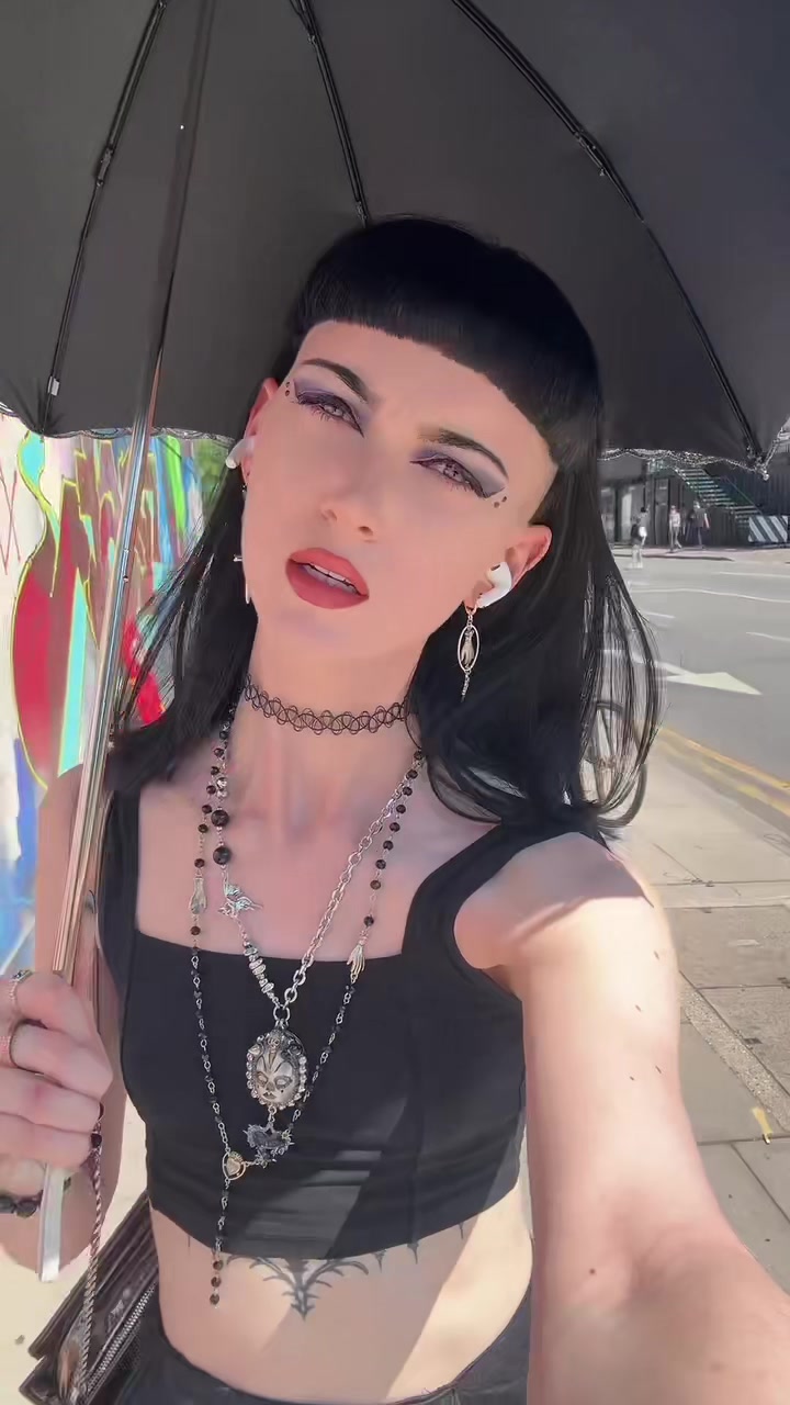 @Bèvellystrange