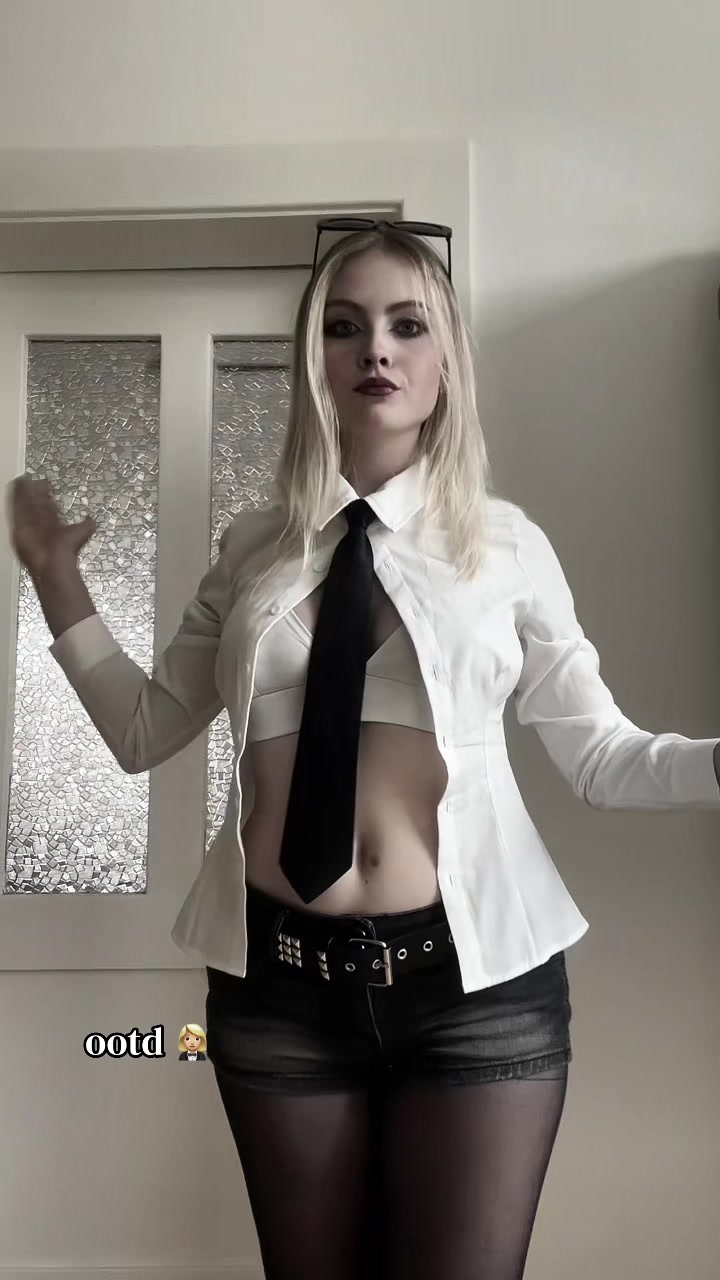 @𝐿𝒾𝓋𝒾𝓃𝑔 𝒹𝑜𝓁𝓁 🐇