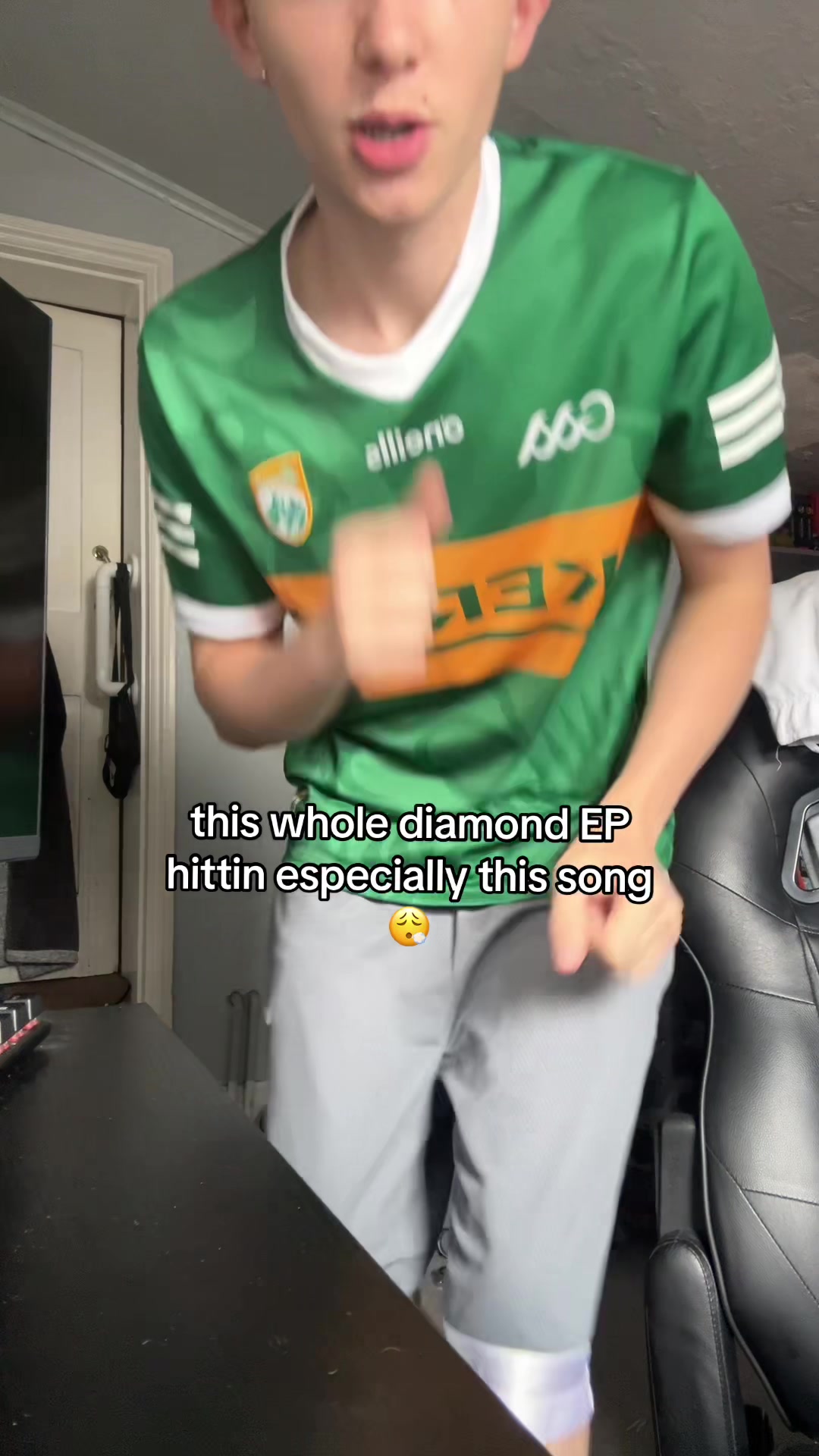 @deeceyy