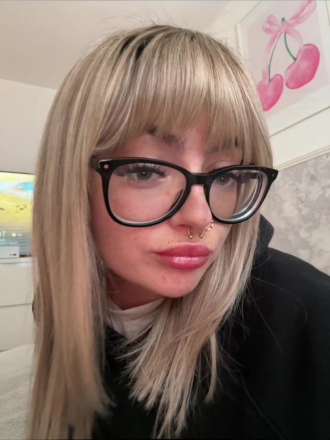 @btchesbrokenblondie ๐ฉต