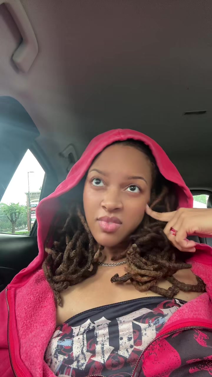 @ella b.