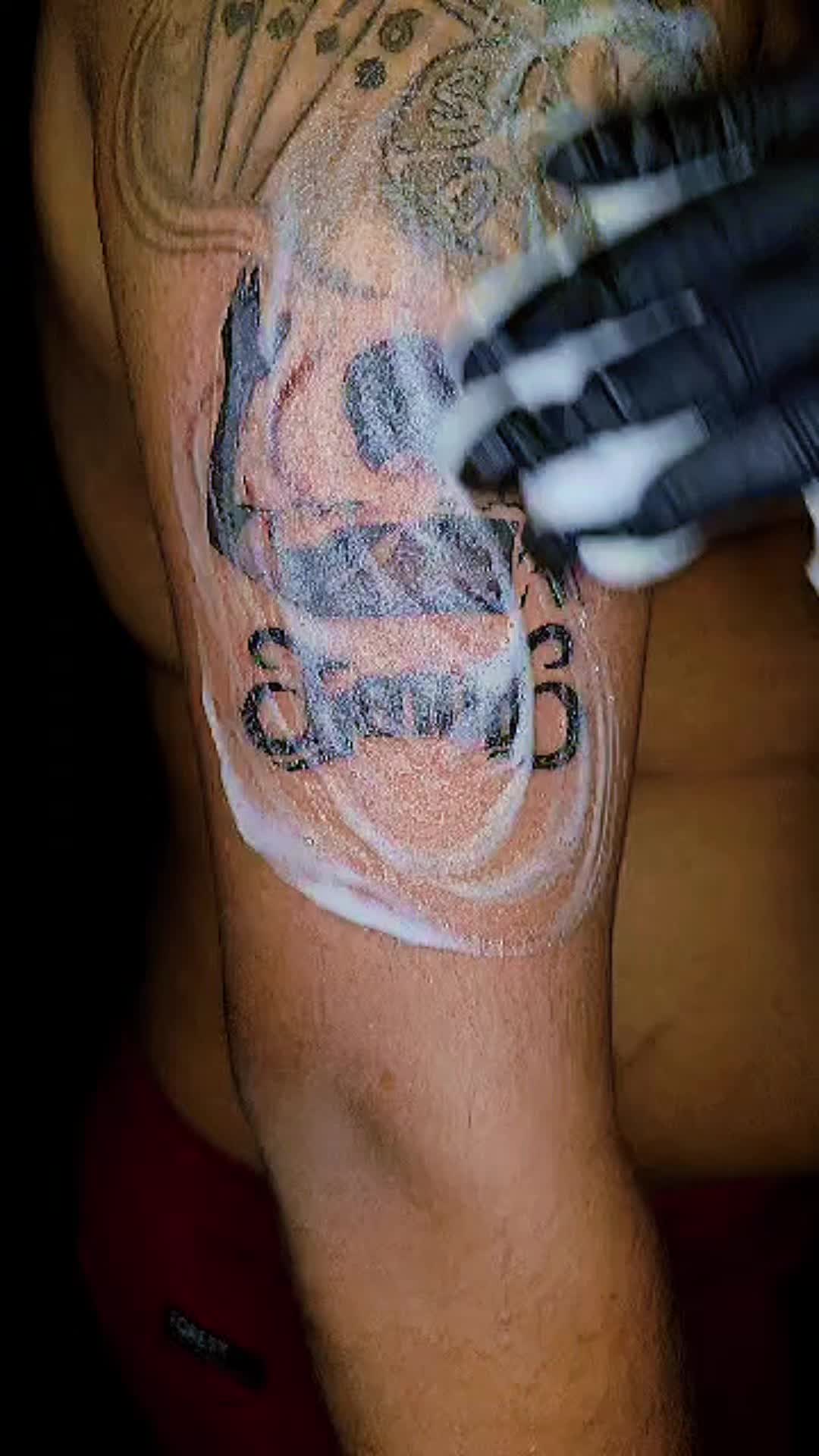 @Female Tattoo Artist