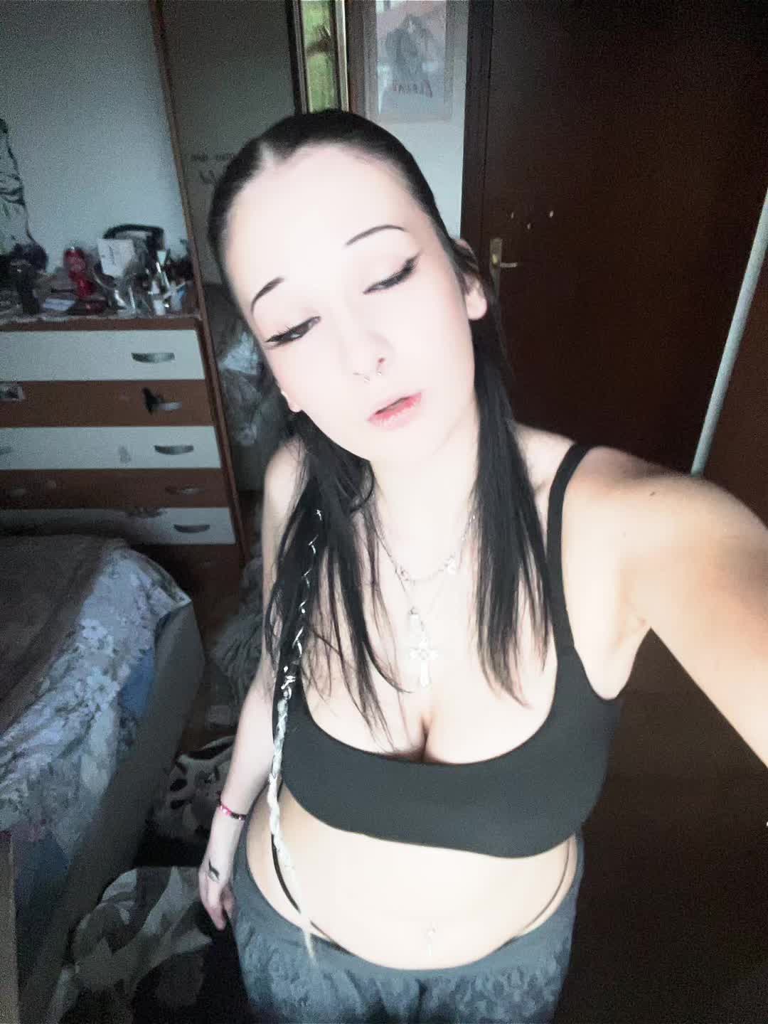 @ImjustLena