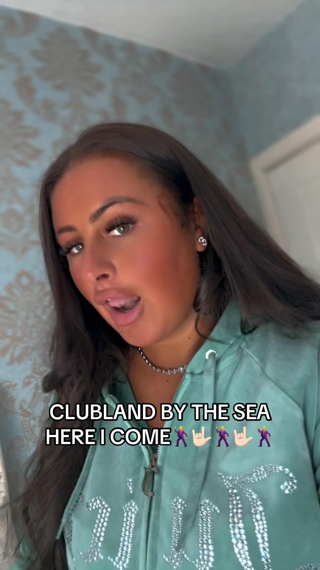 @courtneywhitexx
