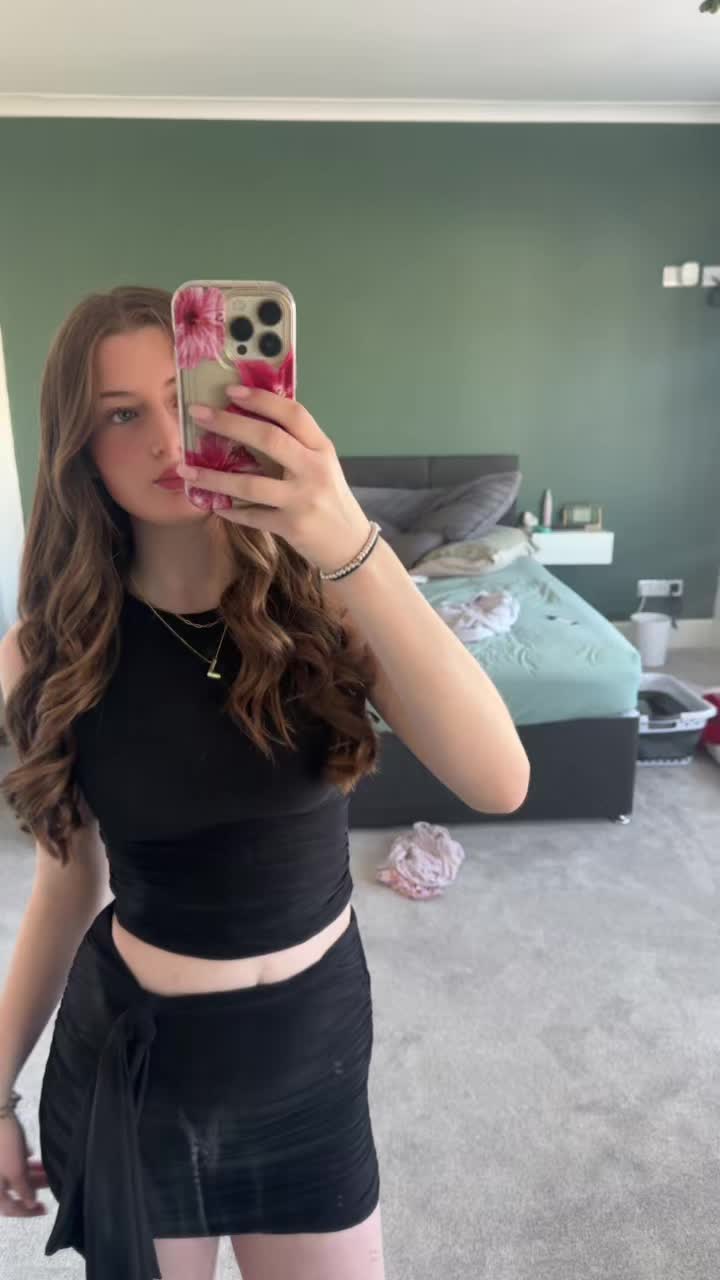 @𝐋𝐈𝐕 😝