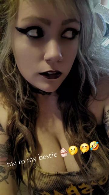 @HayleyCakes