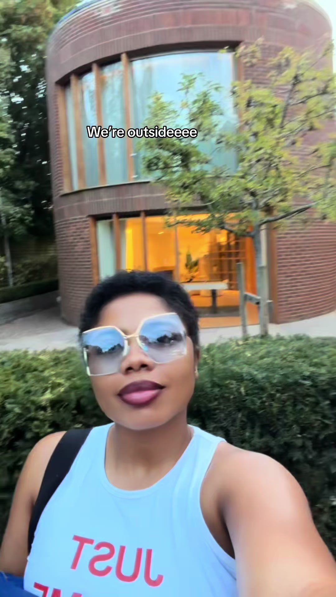 @Vibe Queen🎙️👑
