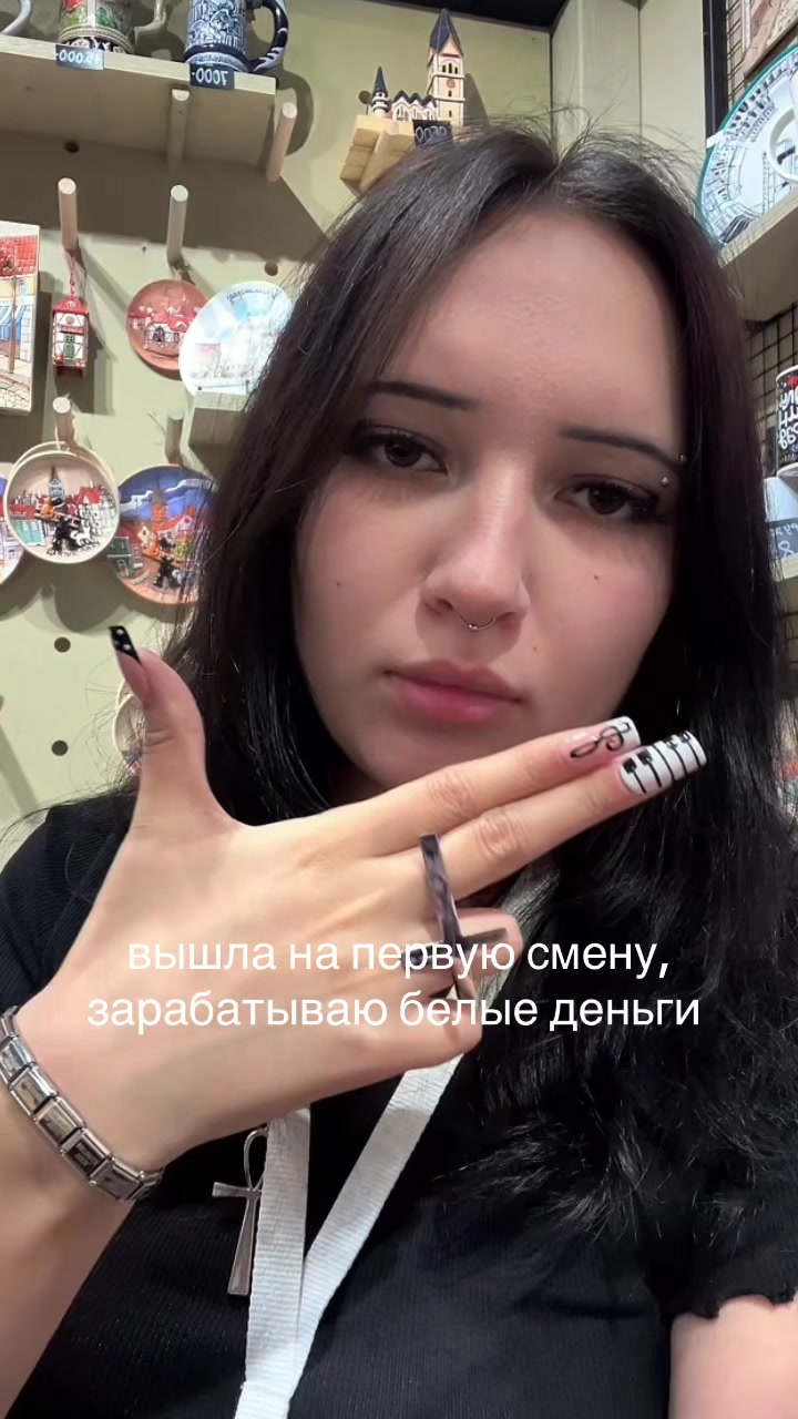 @^-^